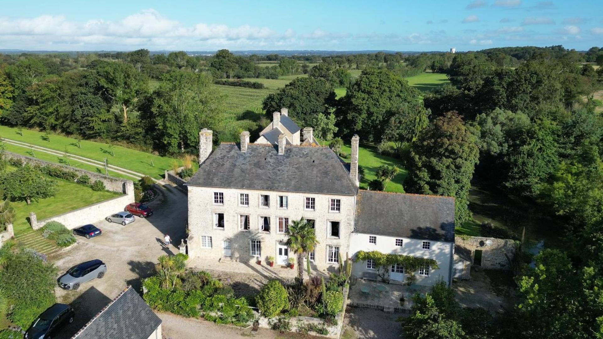 مبيت وإفطار فالوجنيس Manoir De Savigny المظهر الخارجي الصورة