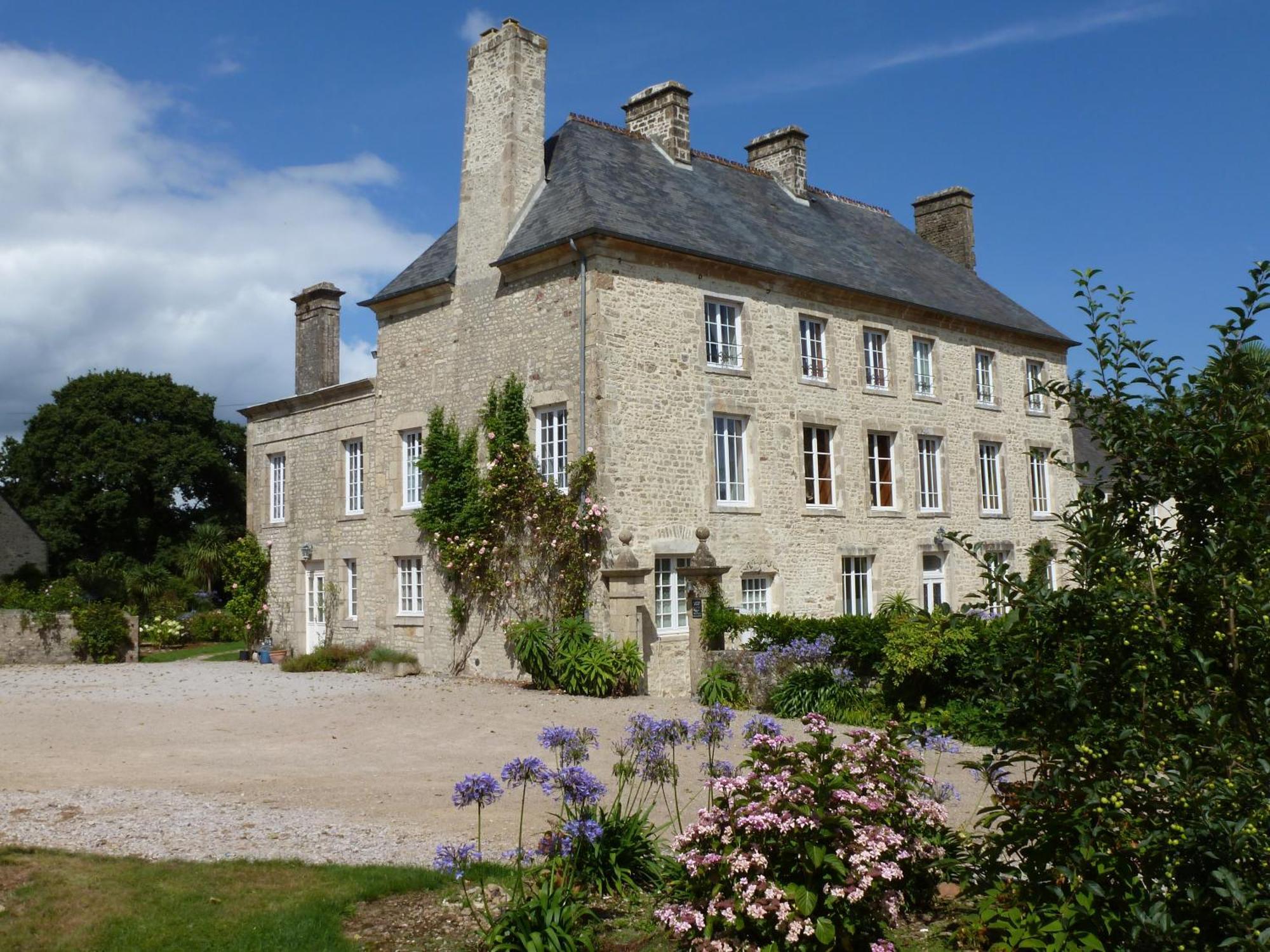 مبيت وإفطار فالوجنيس Manoir De Savigny المظهر الخارجي الصورة