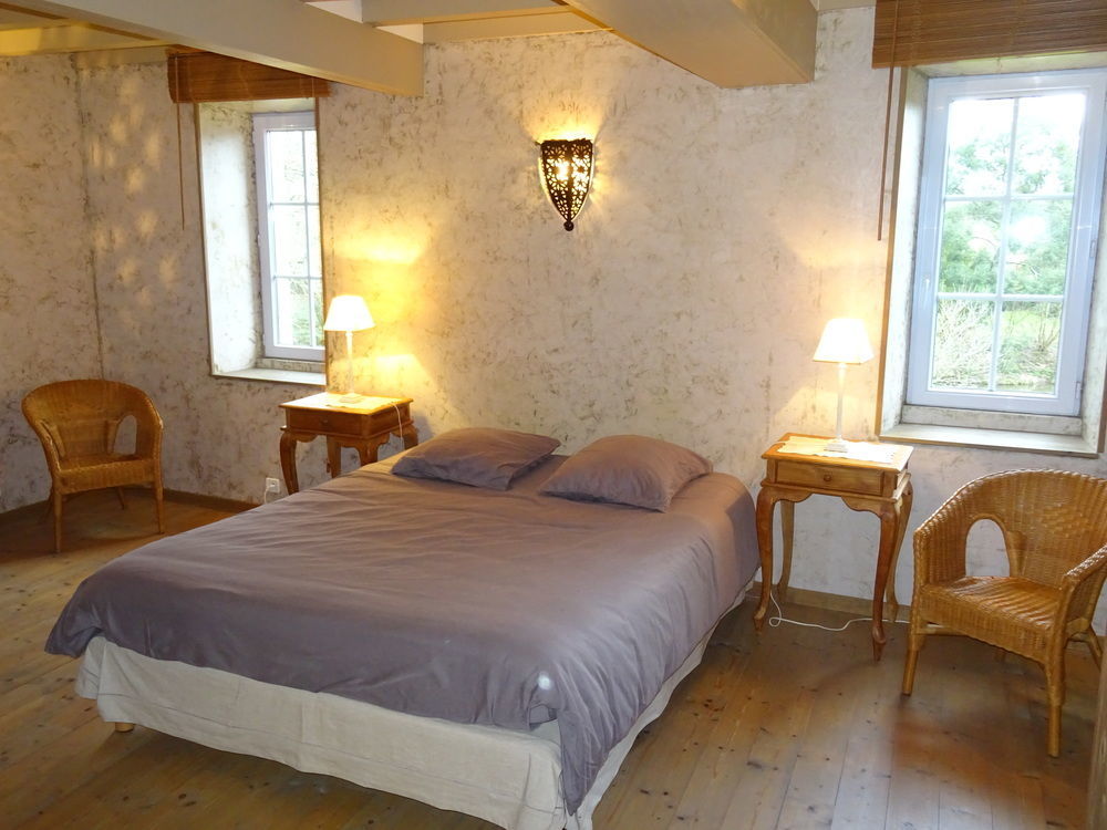 مبيت وإفطار فالوجنيس Manoir De Savigny المظهر الخارجي الصورة