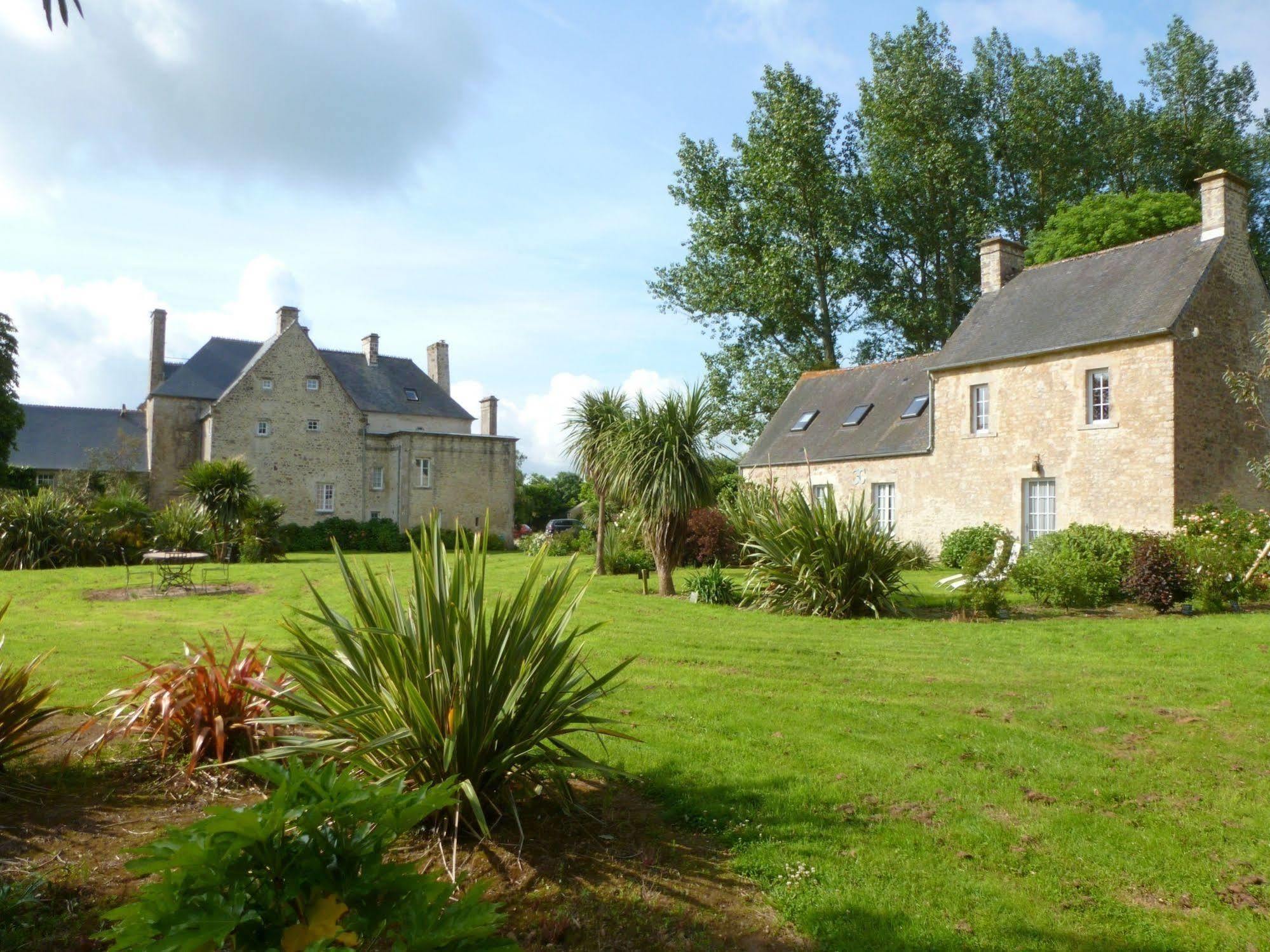 مبيت وإفطار فالوجنيس Manoir De Savigny المظهر الخارجي الصورة