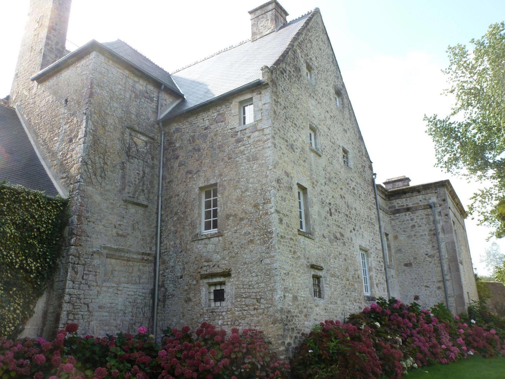 مبيت وإفطار فالوجنيس Manoir De Savigny المظهر الخارجي الصورة