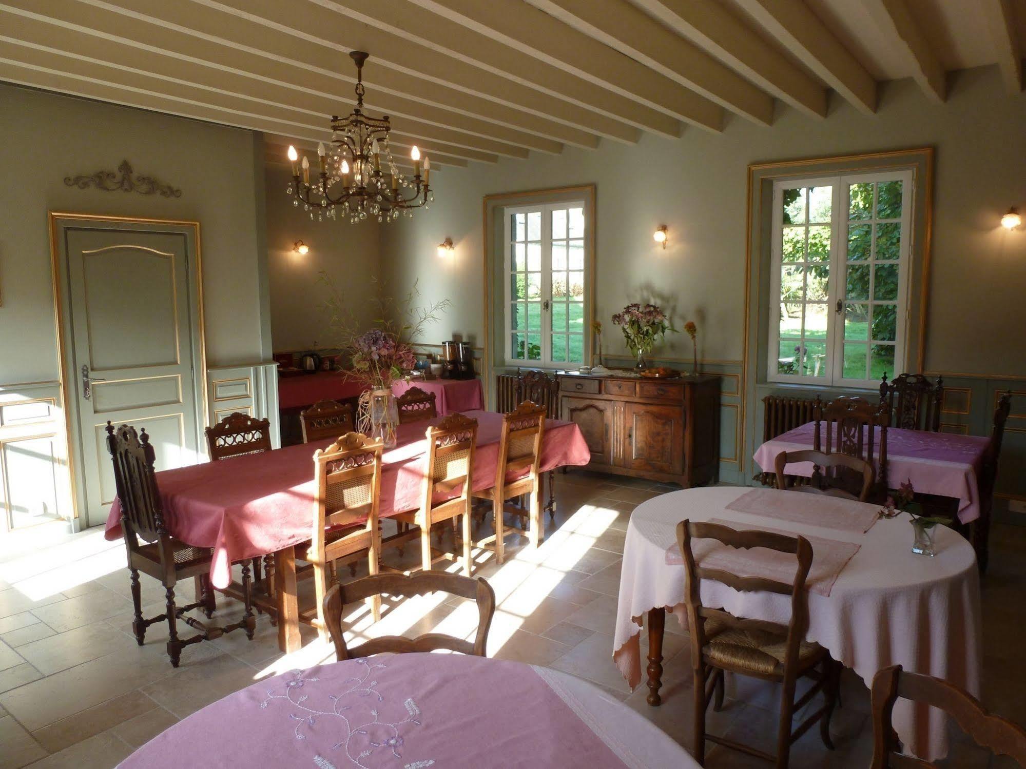 مبيت وإفطار فالوجنيس Manoir De Savigny المظهر الخارجي الصورة