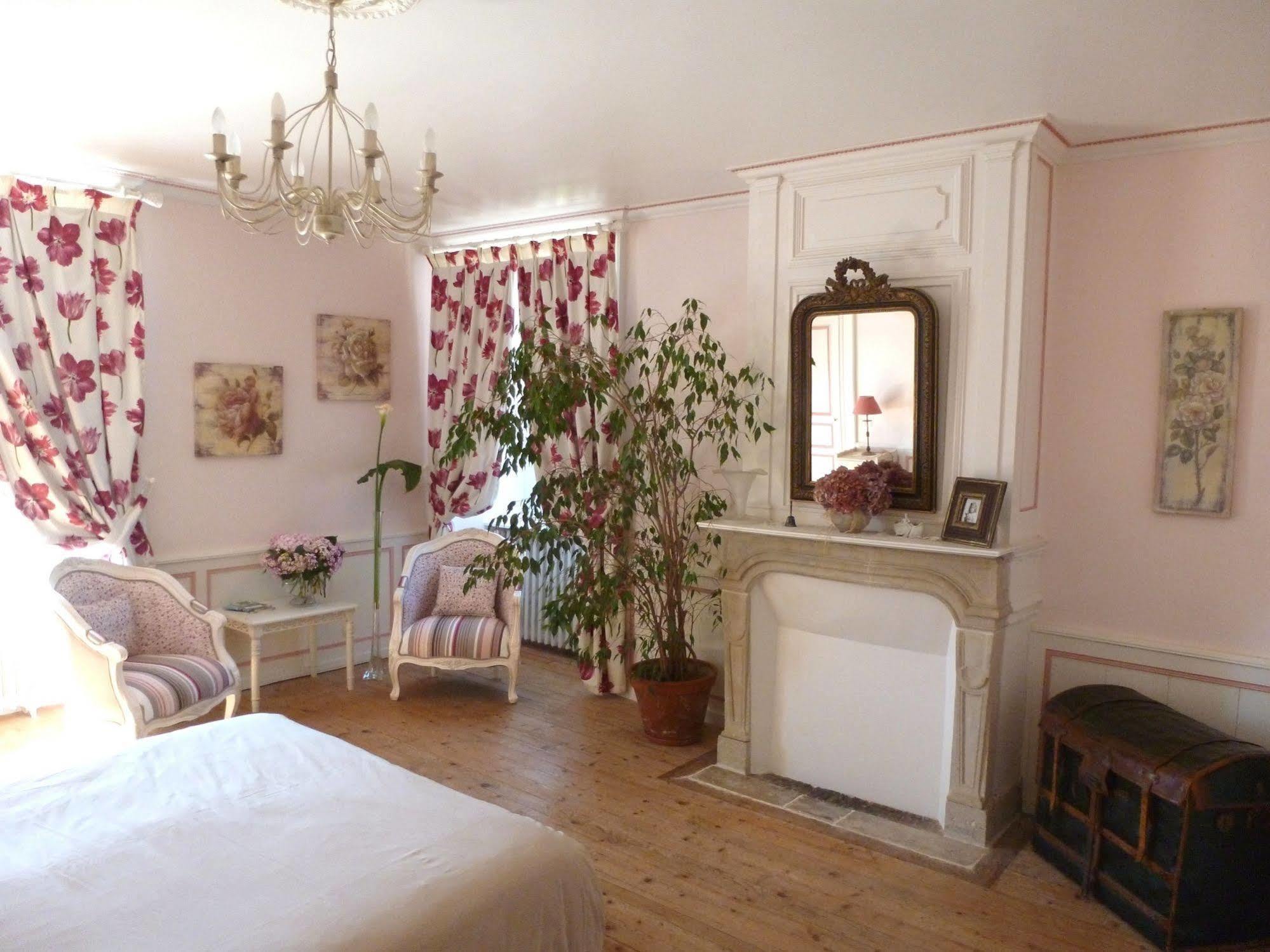 مبيت وإفطار فالوجنيس Manoir De Savigny المظهر الخارجي الصورة