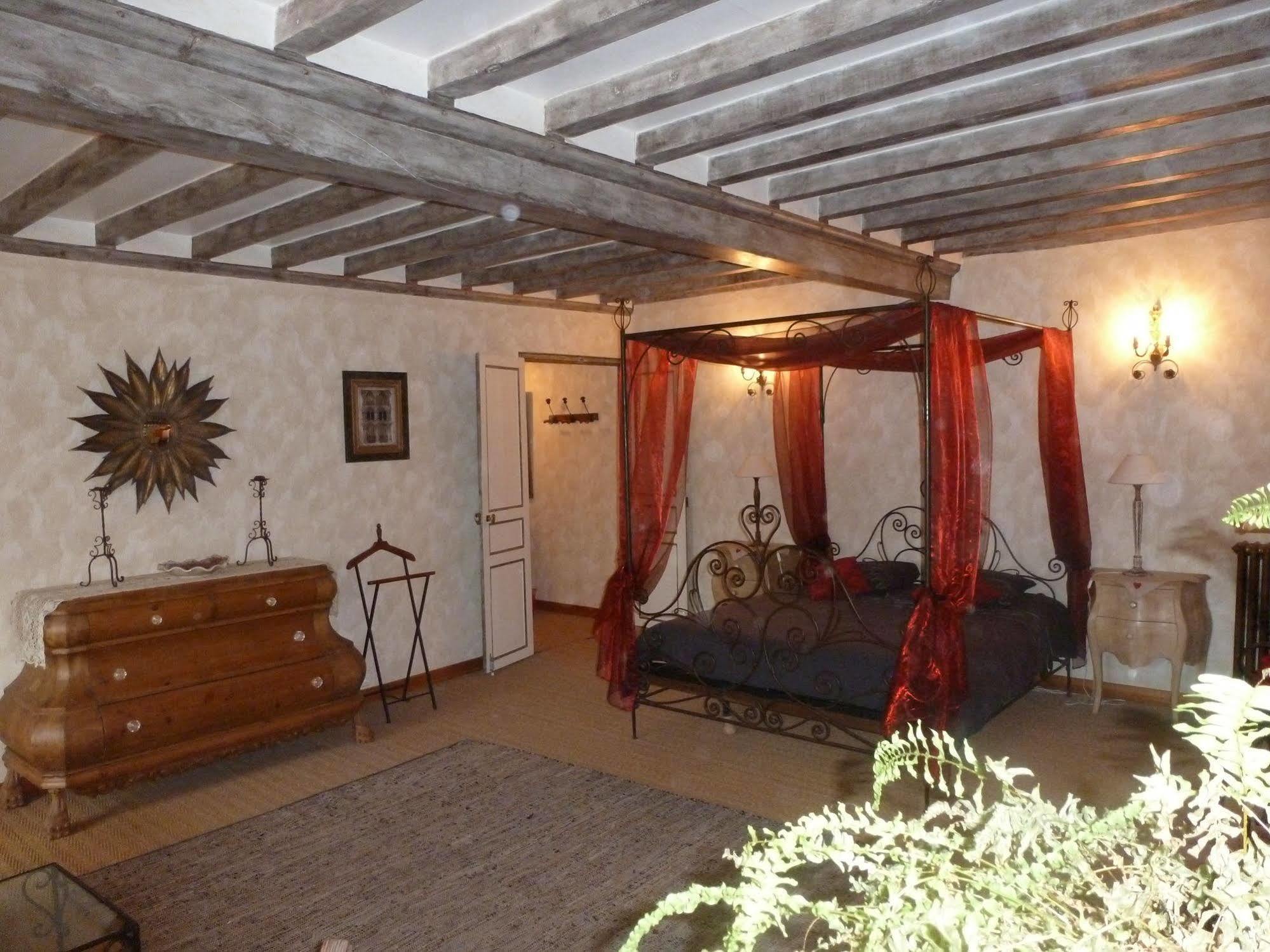 مبيت وإفطار فالوجنيس Manoir De Savigny المظهر الخارجي الصورة