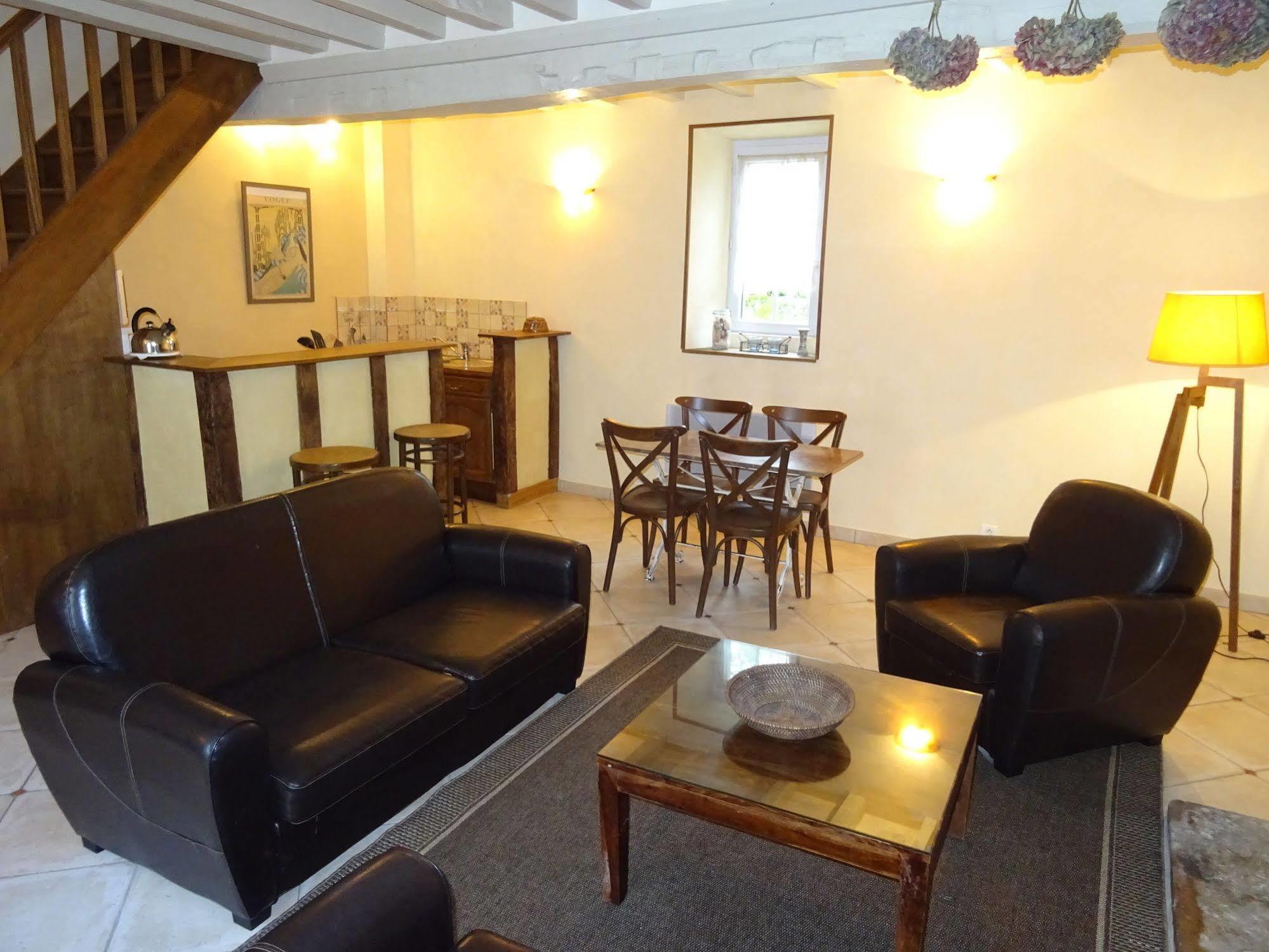 مبيت وإفطار فالوجنيس Manoir De Savigny المظهر الخارجي الصورة